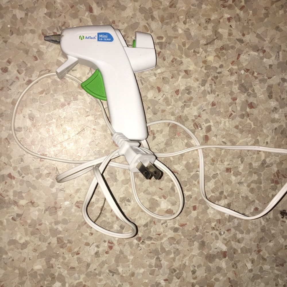 Hot glue gun